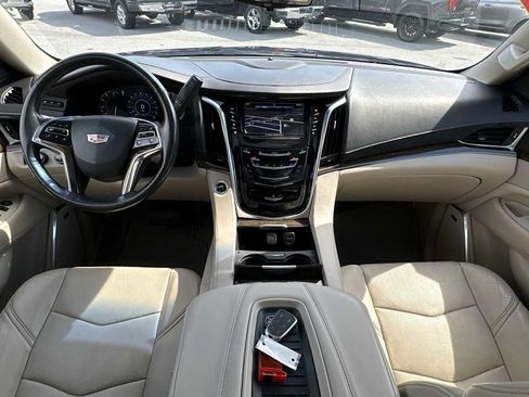 Used 2019 Cadillac Escalade ESV Luxury AWD/4WD image 21