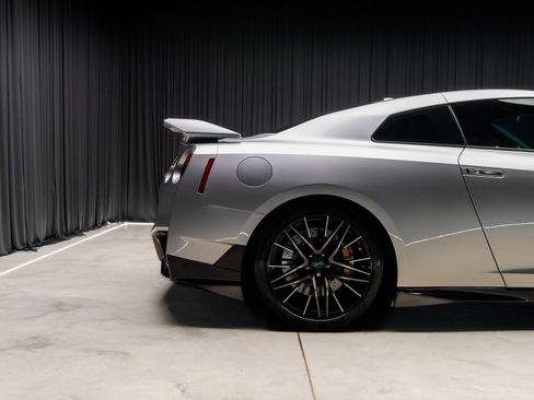 Used 2024 Nissan GT-R Premium w/ Floor Mat Package image 27