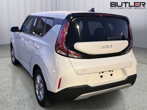Used 2024 Kia Soul LX w/ Option Group 015 FWD image 9