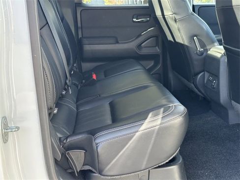Certified 2024 Nissan Frontier SL w/ Technology Package image 16