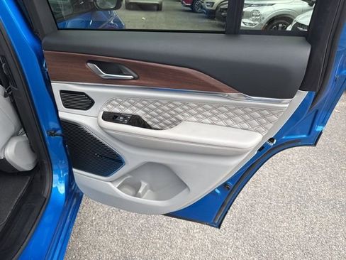 Used 2022 Jeep Grand Cherokee Summit w/ Advanced Protech Group IV image 26