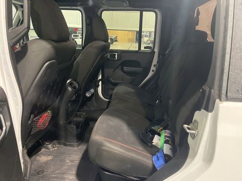 Used 2021 Jeep Gladiator Rubicon image 16