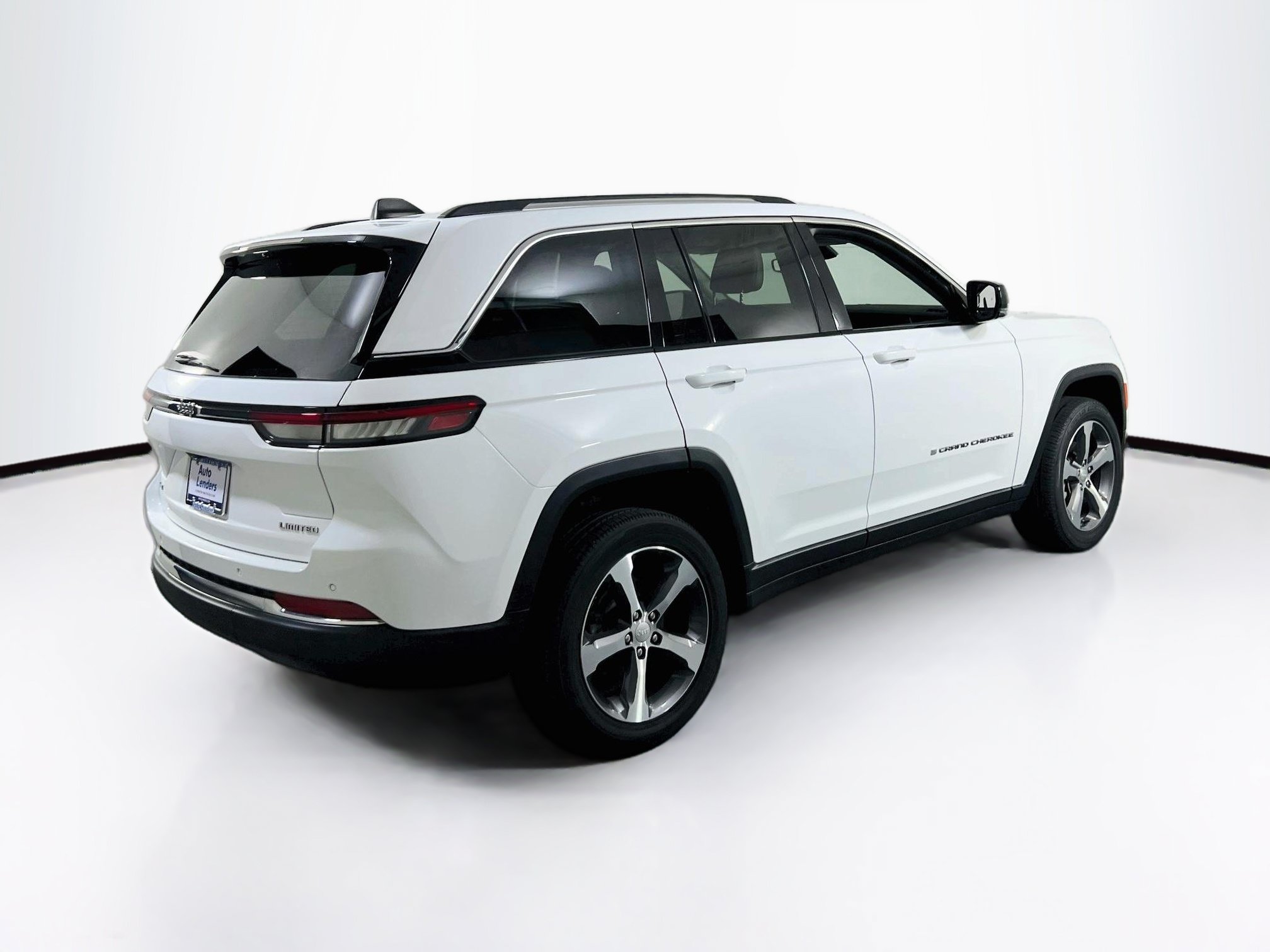 Used 2023 Jeep Grand Cherokee Limited AWD/4WD image 5