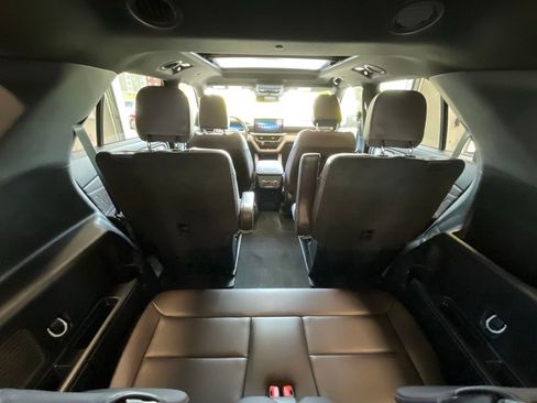 Used 2025 Ford Explorer Platinum w/ LUX Leather Package AWD/4WD image 26
