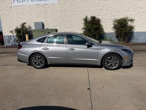 Used 2023 Hyundai Sonata SEL FWD image 2