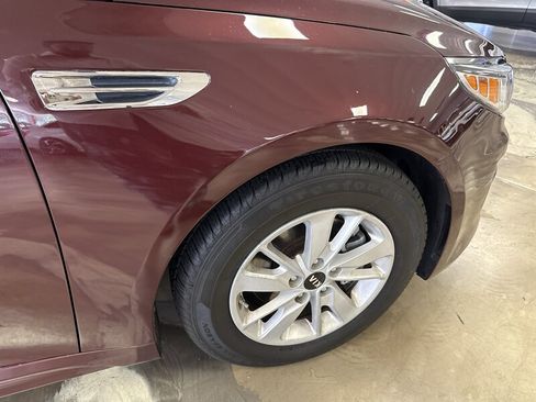 Used 2016 Kia Optima LX w/ LX Convenience Package FWD image 9