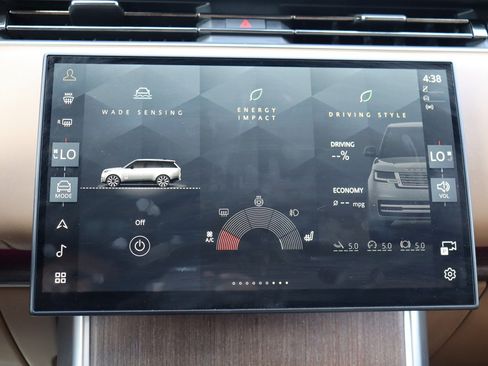 Used 2025 Land Rover Range Rover Long Wheelbase SE AWD/4WD image 30