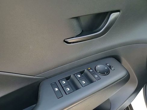 Certified 2025 Hyundai Kona SE image 13