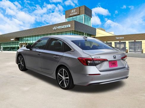 Used 2022 Honda Civic Touring image 8