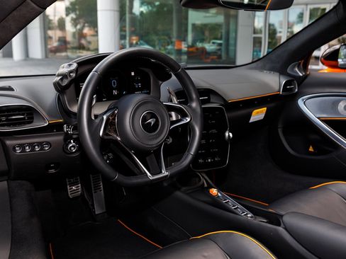 Used 2025 McLaren Artura Spider RWD image 40