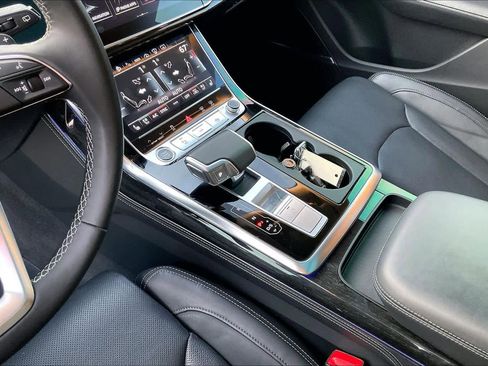 Used 2024 Audi Q8 Prestige w/ Prestige Package image 16