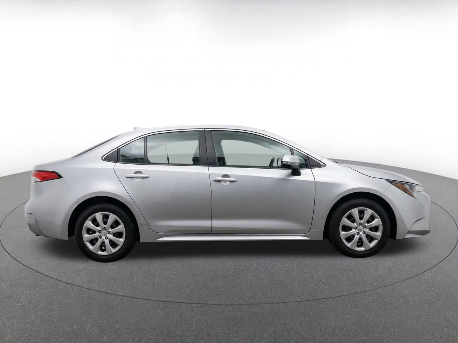 Used 2025 Toyota Corolla LE FWD image 12