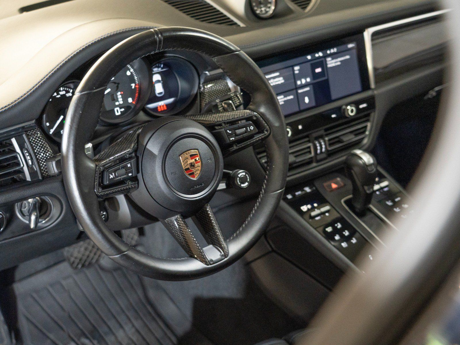 Used 2024 Porsche Macan GTS AWD/4WD image 16