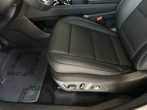 New 2026 Chevrolet Traverse LT image 12