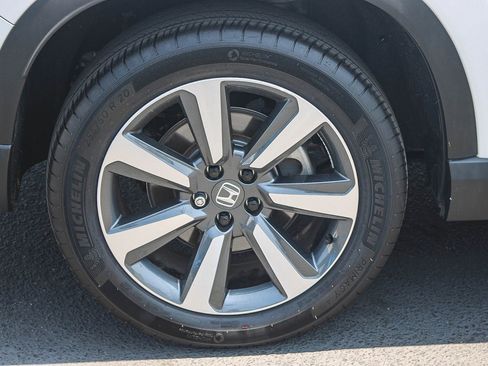 Used 2025 Honda Pilot Touring image 12
