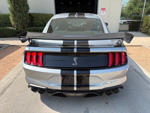 Used 2022 Ford Mustang Shelby GT500 w/ Carbon Fiber Track Pack RWD image 3