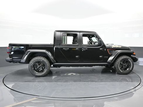 Used 2024 Jeep Gladiator Sport image 7