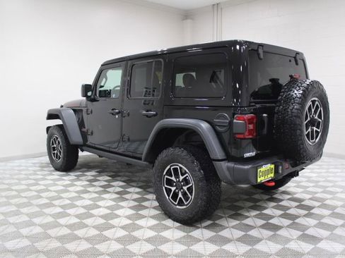 Used 2025 Jeep Wrangler Unlimited Rubicon image 11