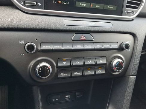 Used 2020 Kia Sportage LX AWD/4WD image 17