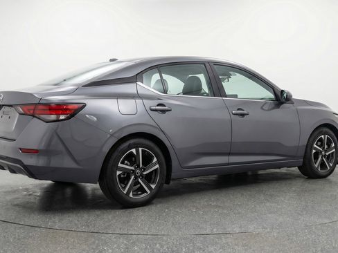 Used 2025 Nissan Sentra SV image 9