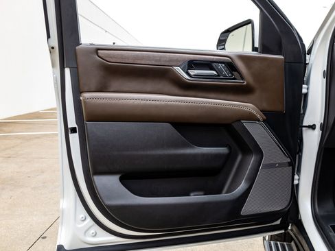 Used 2025 GMC Yukon XL Denali Ultimate image 38