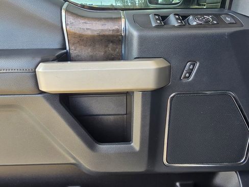 Used 2022 Ford F250 Lariat w/ Black Appearance Package image 17