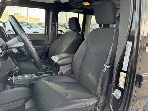 Used 2016 Jeep Wrangler Unlimited Sport w/ Connectivity Group image 24