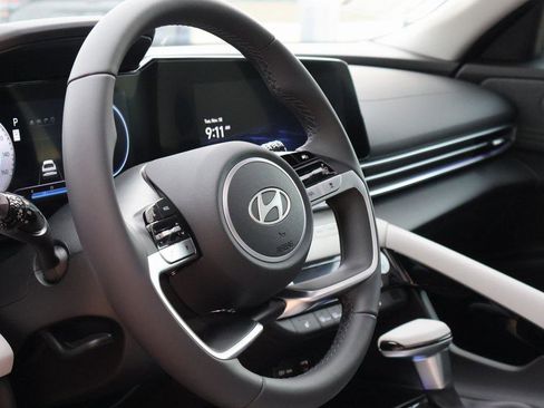 New 2025 Hyundai Elantra Limited image 25