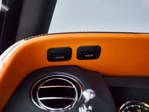 Used 2024 Rolls-Royce Cullinan Black Badge image 61