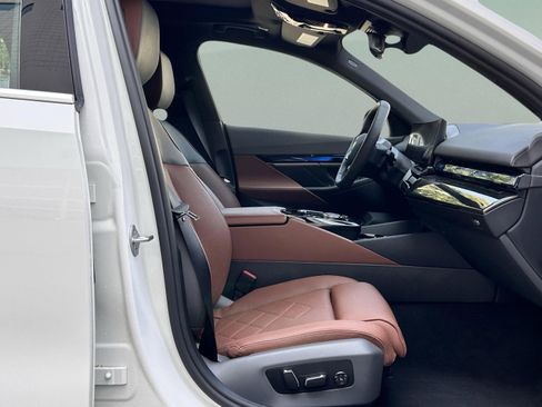 Used 2025 BMW i5 xDrive40 w/ Premium Package image 27