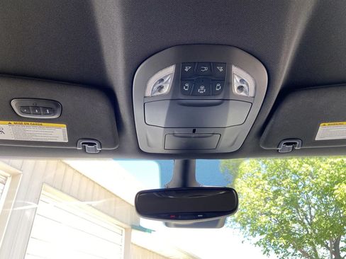 Used 2025 Chrysler Pacifica Select FWD image 15