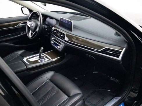 Used 2020 BMW 750i xDrive AWD/4WD image 22