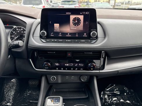 Used 2022 Nissan Rogue SV image 25