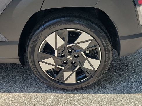 Used 2025 Hyundai Kona SEL FWD image 5