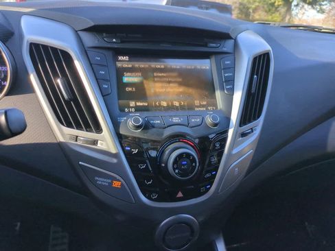 Used 2013 Hyundai Veloster w/ Style Pkg image 15