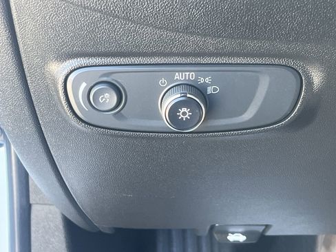 Used 2022 Chevrolet Equinox LS w/ LS Convenience Package FWD image 16