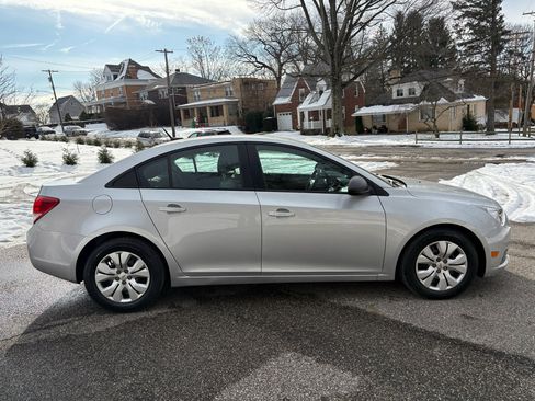 Used 2014 Chevrolet Cruze LS image 9