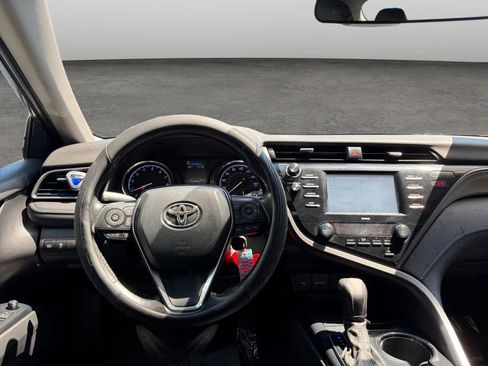 Used 2020 Toyota Camry SE FWD image 25