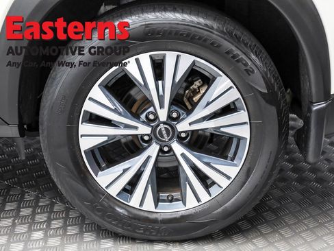 Used 2022 Nissan Rogue SV image 8