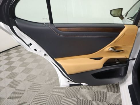 Certified 2025 Lexus ES 300h w/ Premium Package image 26