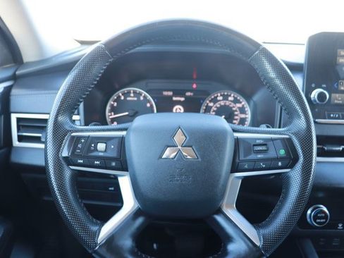 Used 2024 Mitsubishi Outlander SE image 23