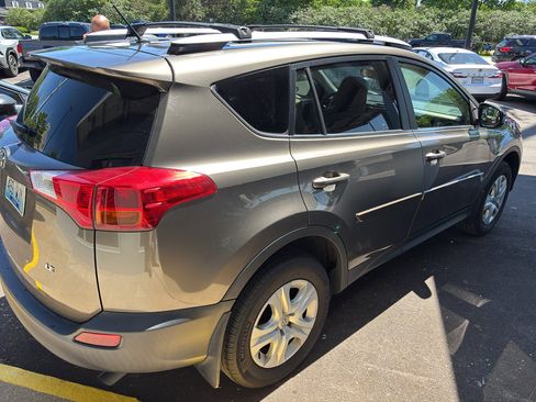 Used 2013 Toyota RAV4 LE FWD image 4