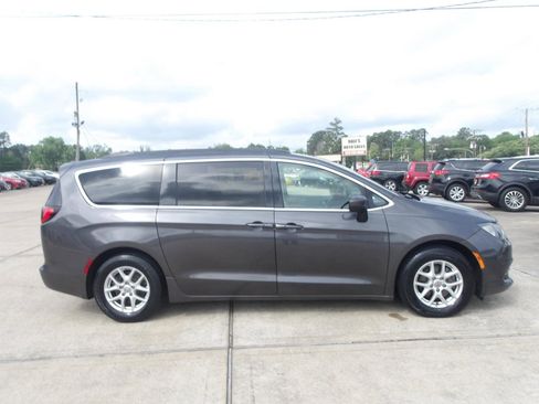 Used 2020 Chrysler Voyager Lxi image 5