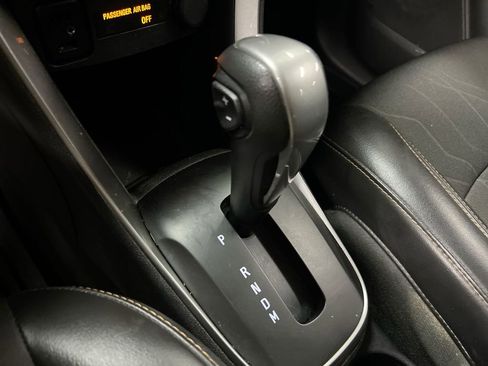 Used 2019 Chevrolet Trax LT w/ LT Convenience Package AWD/4WD image 17