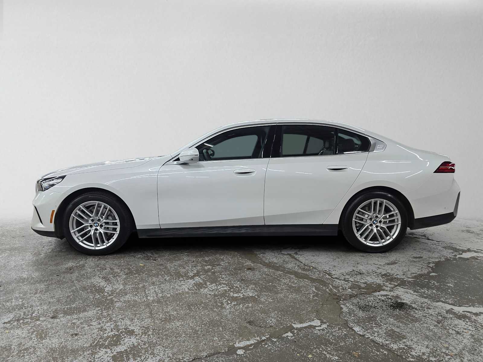 Used 2025 BMW 530i xDrive AWD/4WD image 6