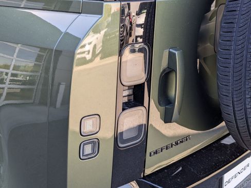 New 2026 Land Rover Defender 110 X-Dynamic SE AWD/4WD image 11