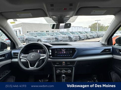 Certified 2024 Volkswagen Taos SE image 10