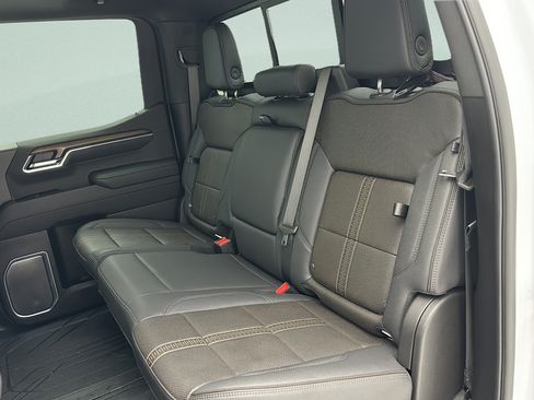 Used 2024 Chevrolet Silverado 1500 High Country w/ High Country Premium Package AWD/4WD image 12