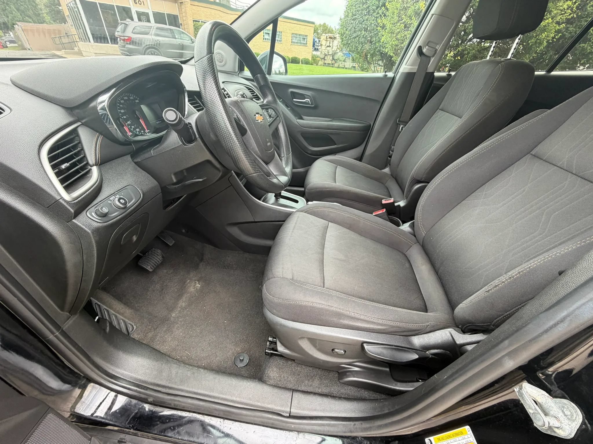 Used 2020 Chevrolet Trax LT FWD image 11