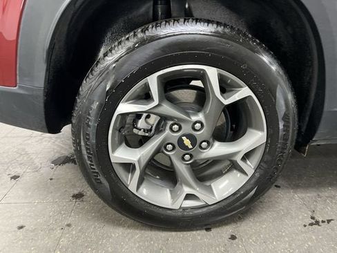 Certified 2025 Chevrolet Trax LT image 32